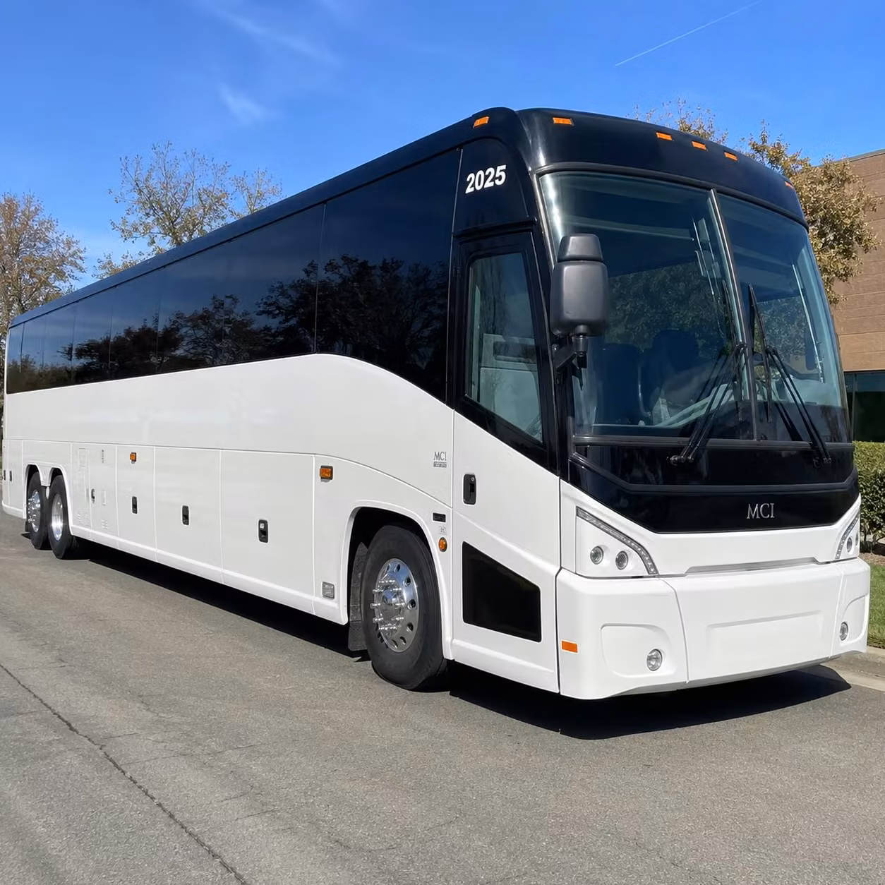 corporate shuttle services between fresno hotels and business venues